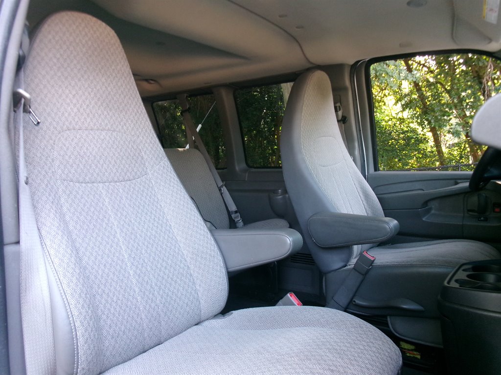 2015 Chevrolet Express - $21,995