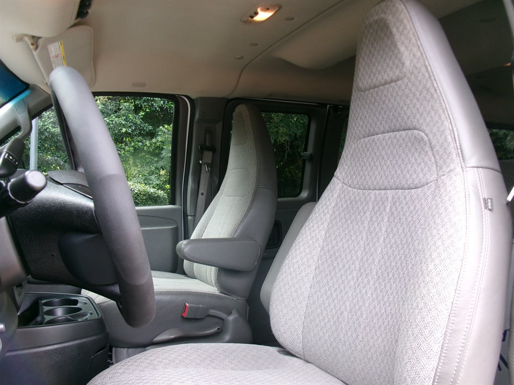 2016 Chevrolet Express - $22,995