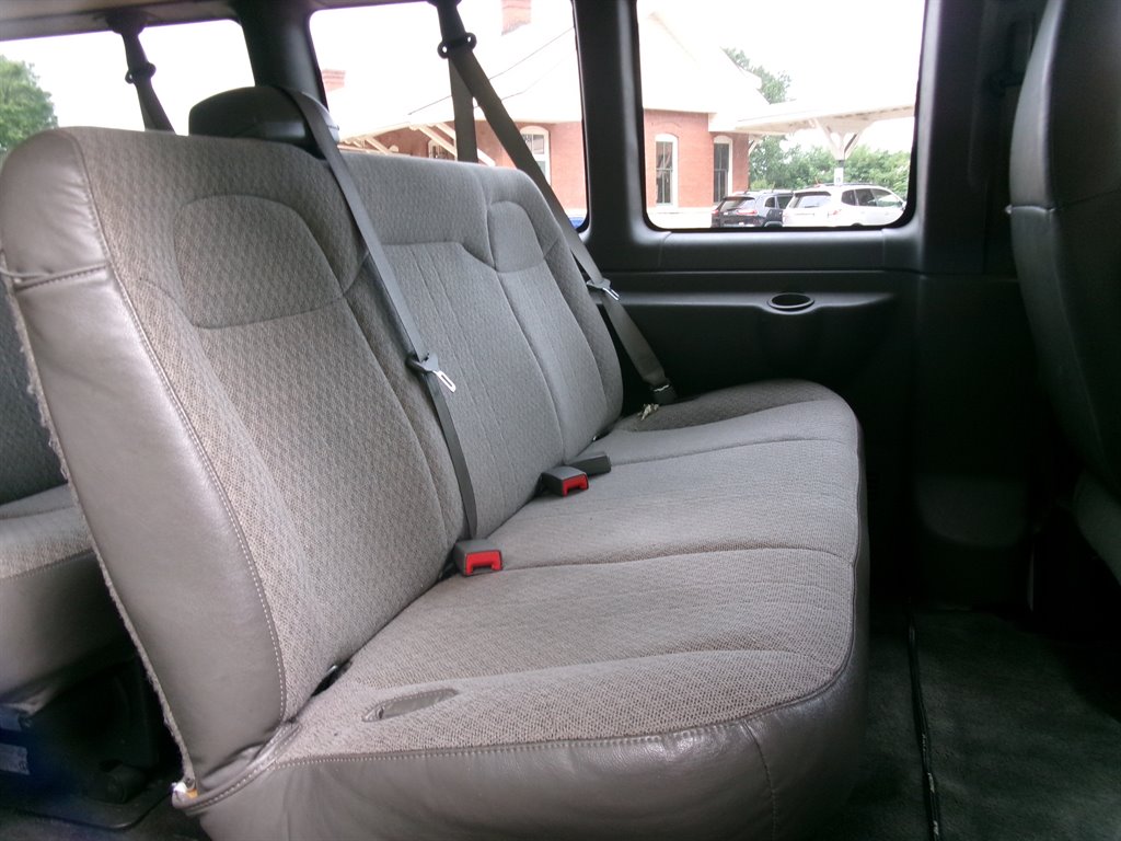 2016 Chevrolet Express - $22,995