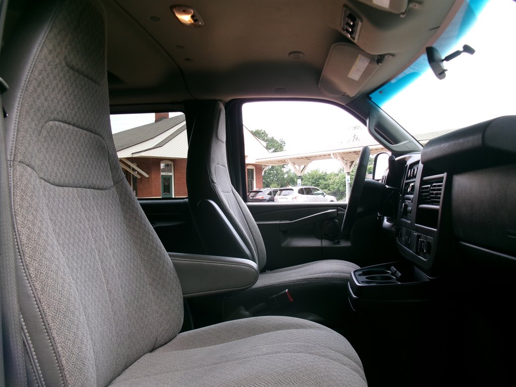 2016 Chevrolet Express - $22,995