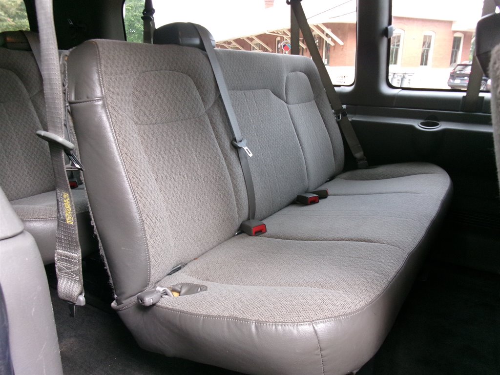 2016 Chevrolet Express - $22,995