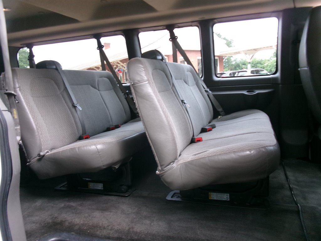 2016 Chevrolet Express - $22,995