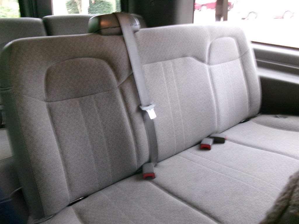 2016 Chevrolet Express - $22,995