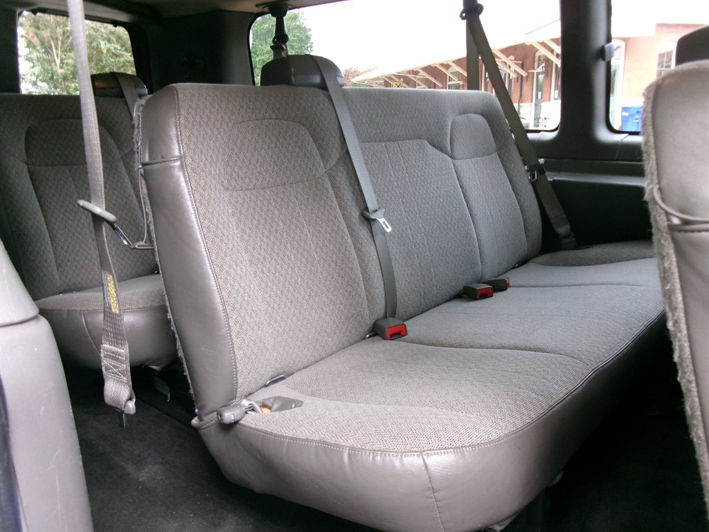 2016 Chevrolet Express - $22,995