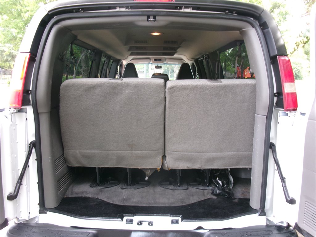 2016 Chevrolet Express - $22,995