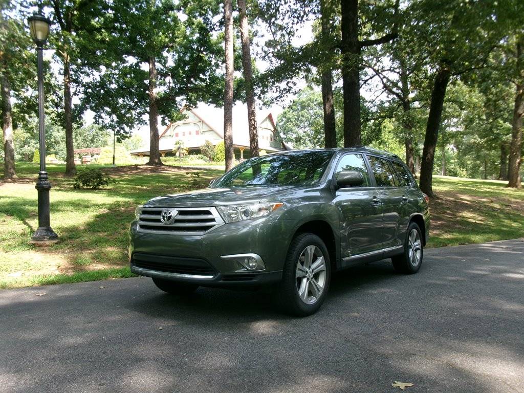 2012 Toyota Highlander - $11,995