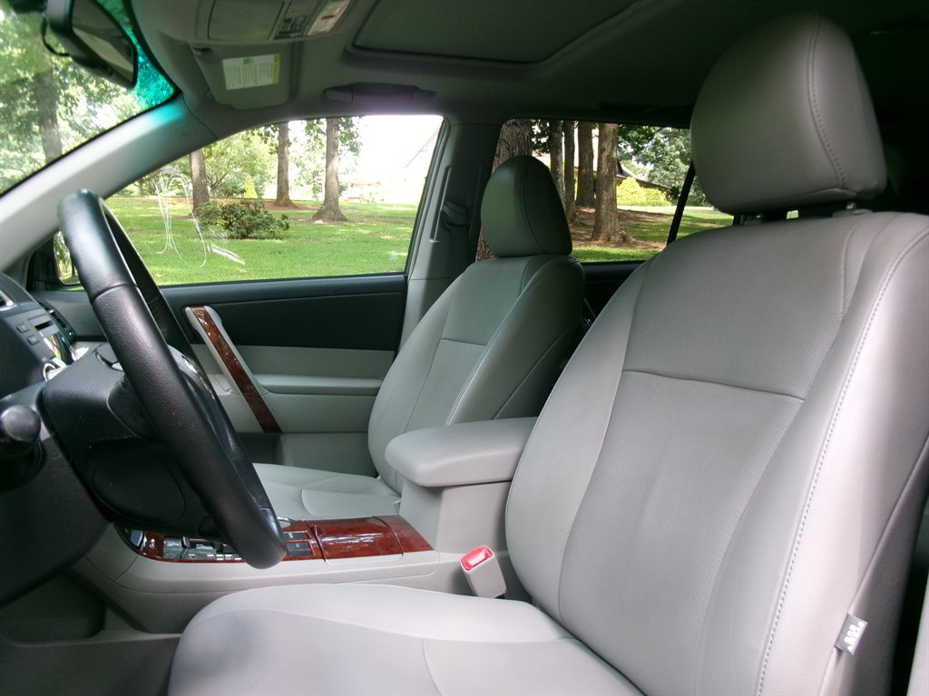 2012 Toyota Highlander - $11,995