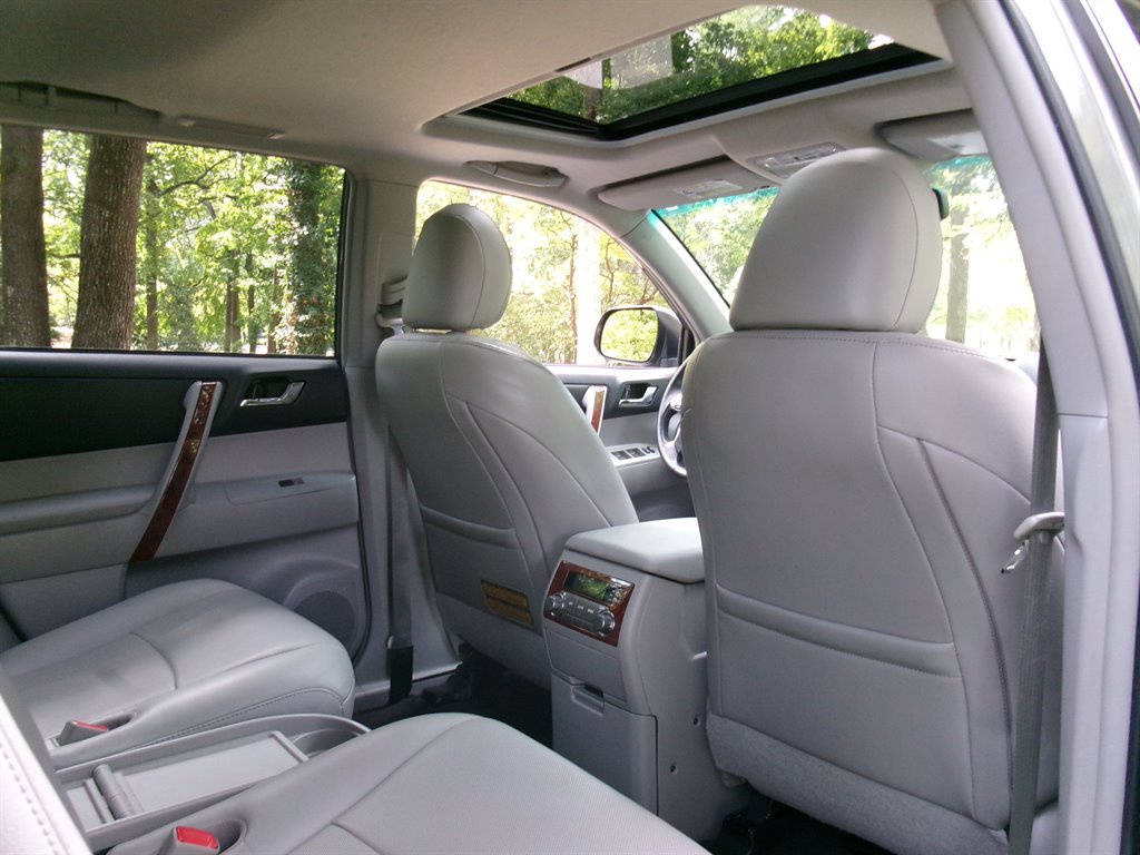 2012 Toyota Highlander - $11,995