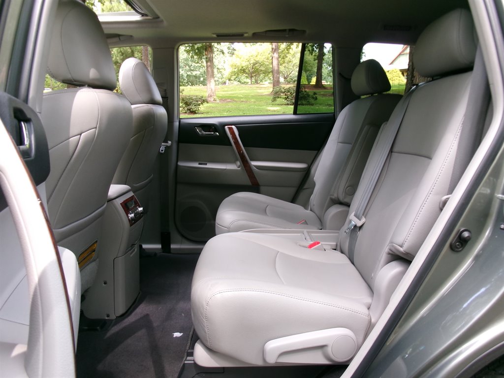 2012 Toyota Highlander - $11,995