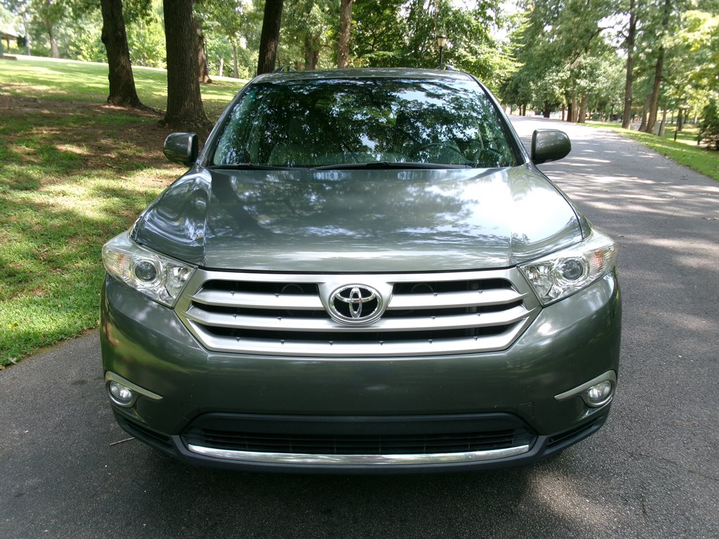 2012 Toyota Highlander - $11,995