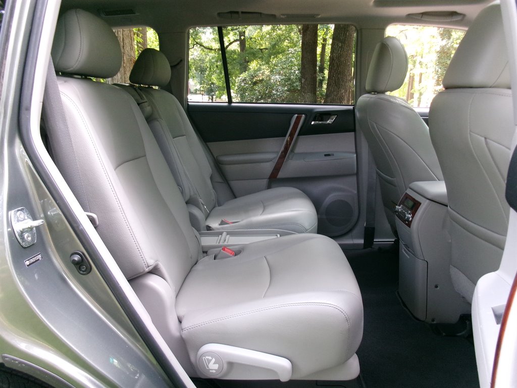 2012 Toyota Highlander - $11,995