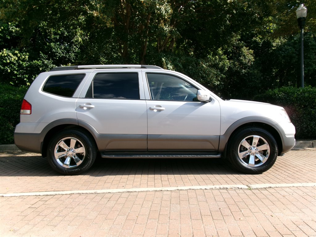 2009 Kia Borrego - $8,995
