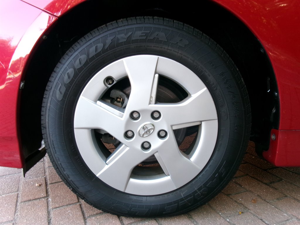 2010 Toyota Prius - $9,995