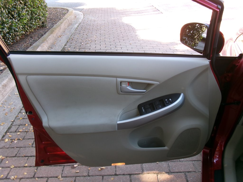 2010 Toyota Prius - $9,995