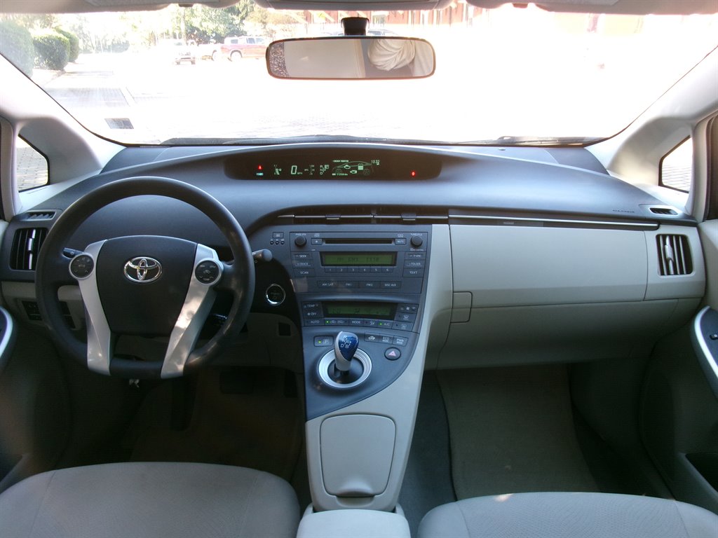 2010 Toyota Prius - $9,995
