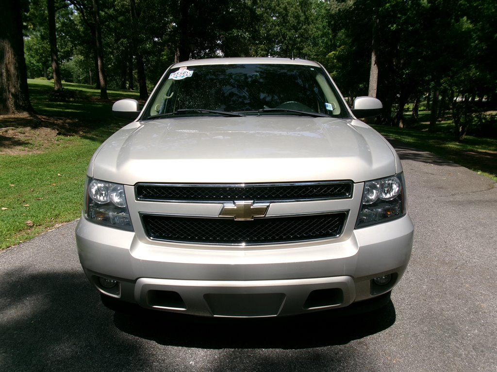 2008 Chevrolet Suburban - $21,995