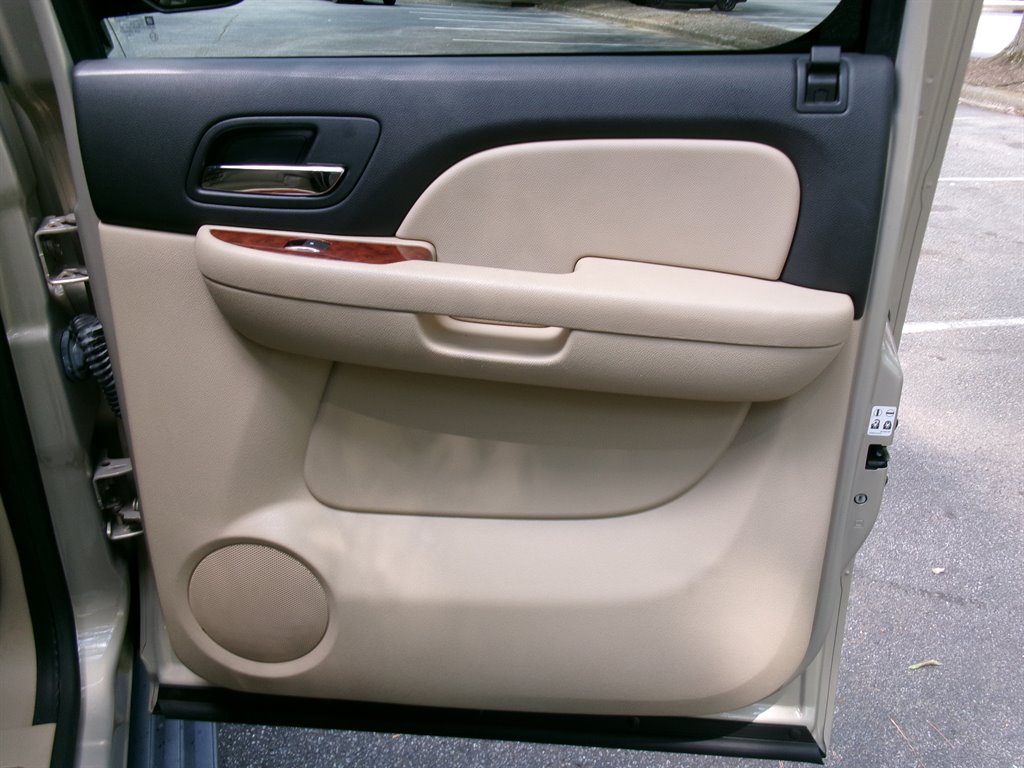 2008 Chevrolet Suburban - $21,995