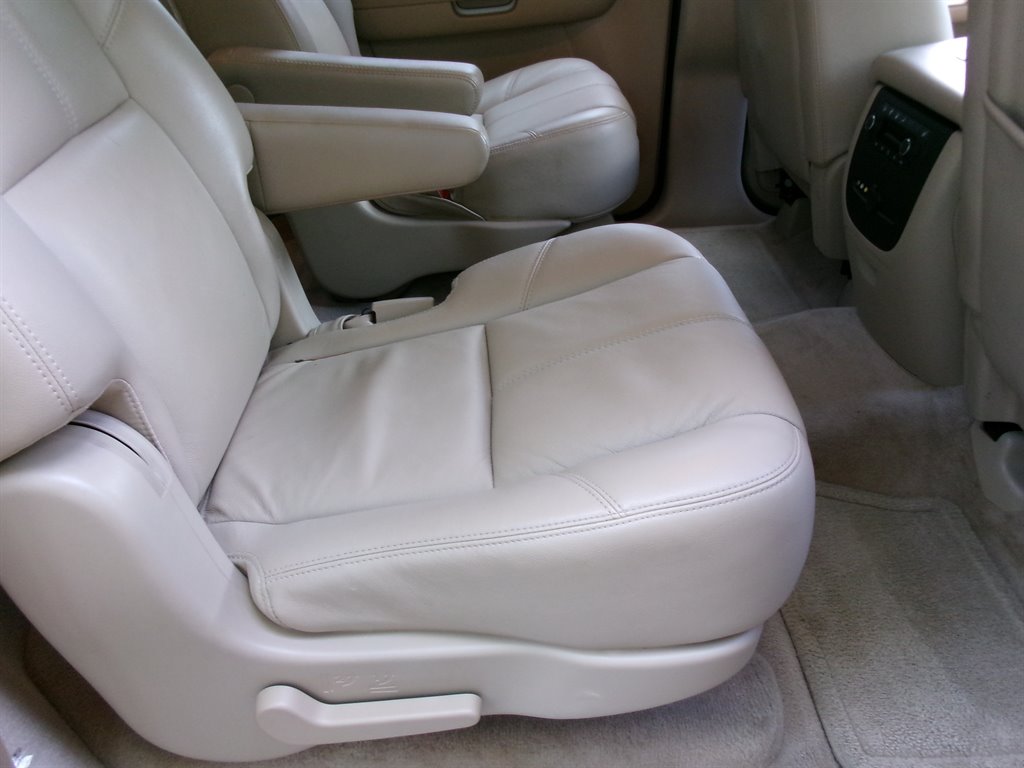 2008 Chevrolet Suburban - $21,995