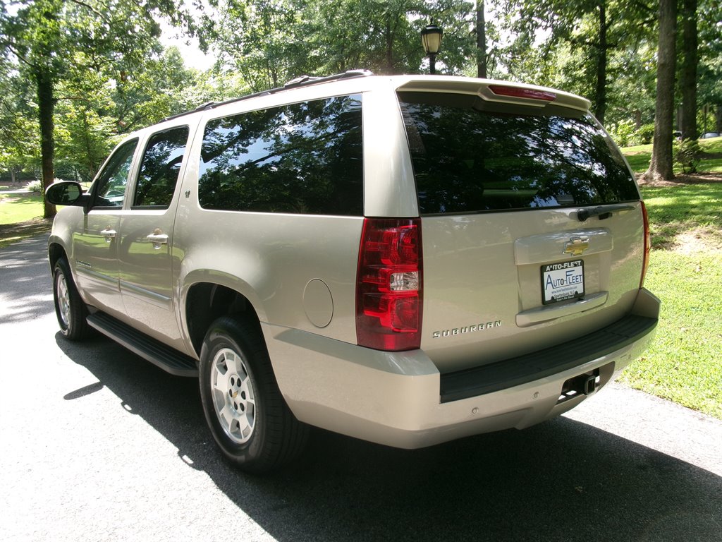 2008 Chevrolet Suburban - $21,995