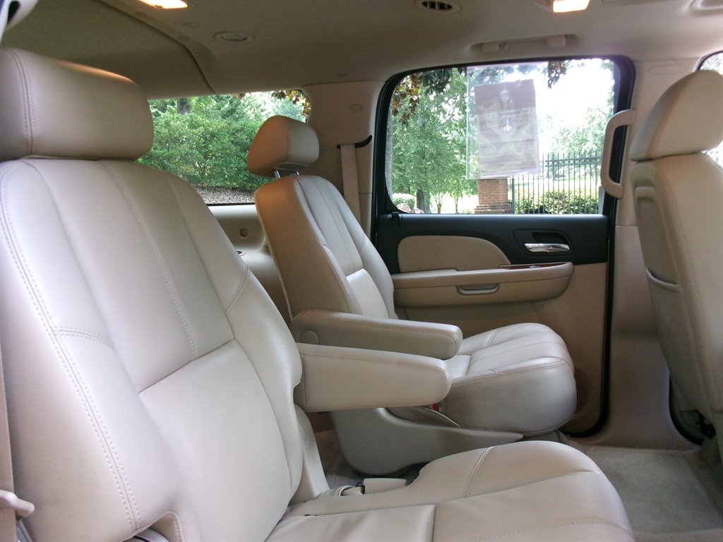 2008 Chevrolet Suburban - $21,995