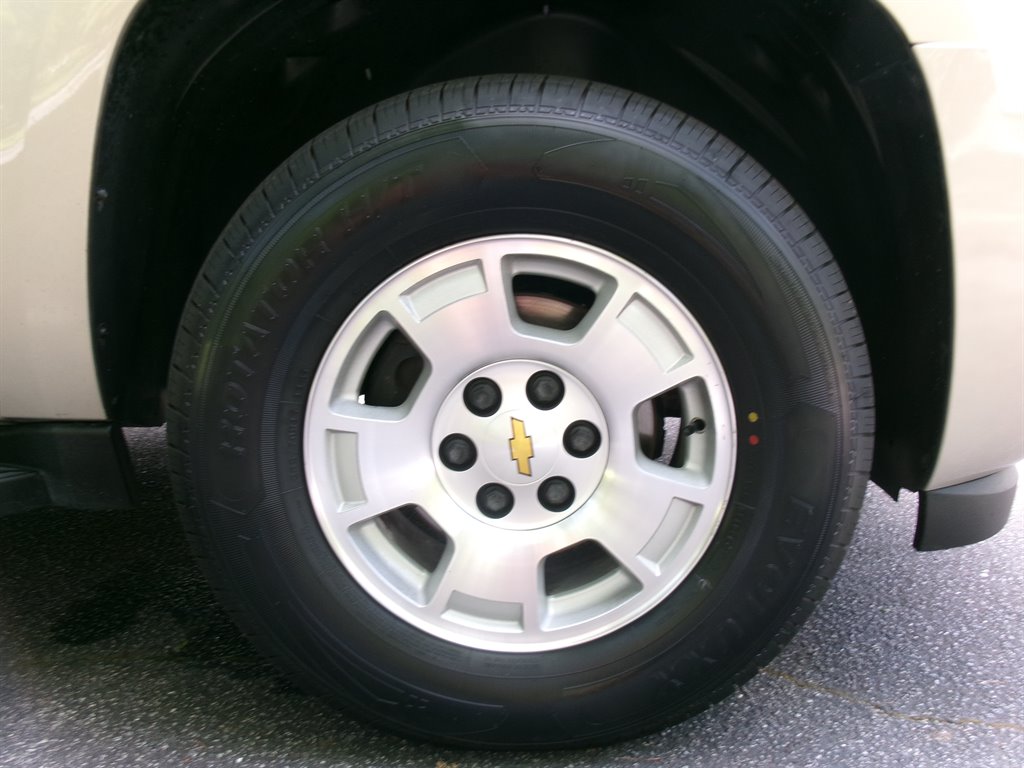 2008 Chevrolet Suburban - $21,995