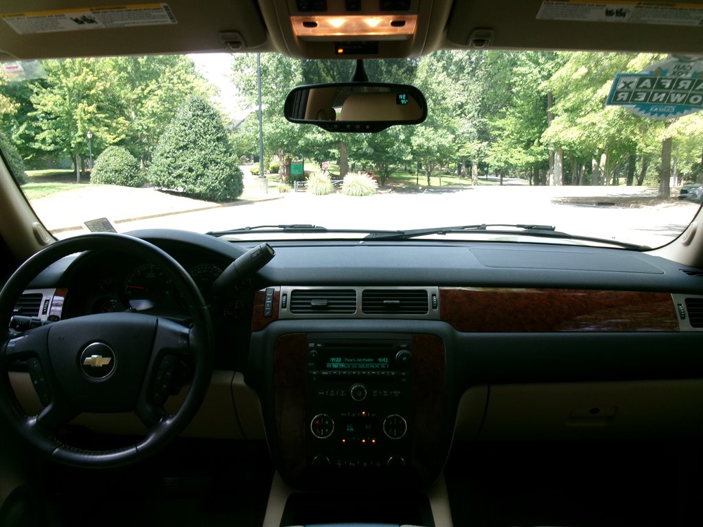 2008 Chevrolet Suburban - $21,995