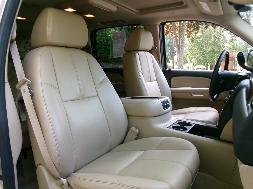 2008 Chevrolet Suburban - $21,995