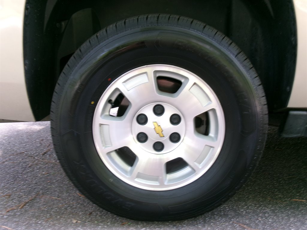 2008 Chevrolet Suburban - $21,995