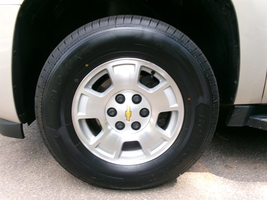 2008 Chevrolet Suburban - $21,995