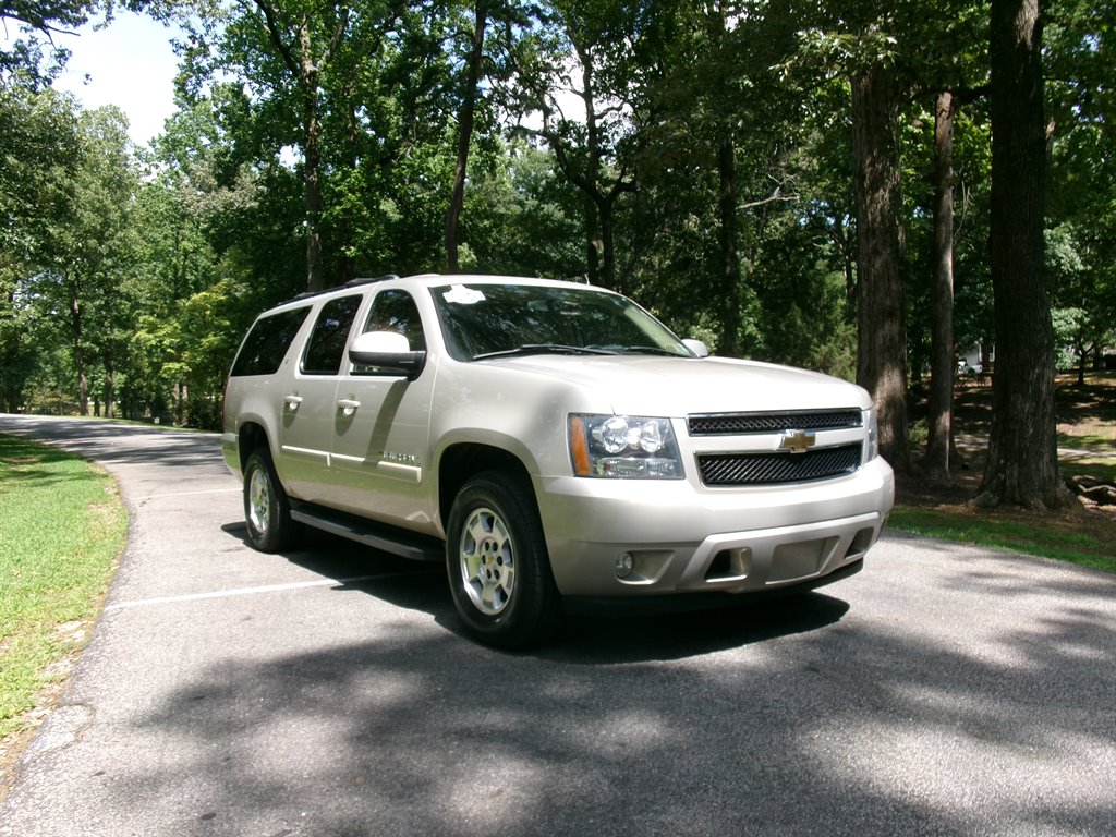 2008 Chevrolet Suburban - $21,995