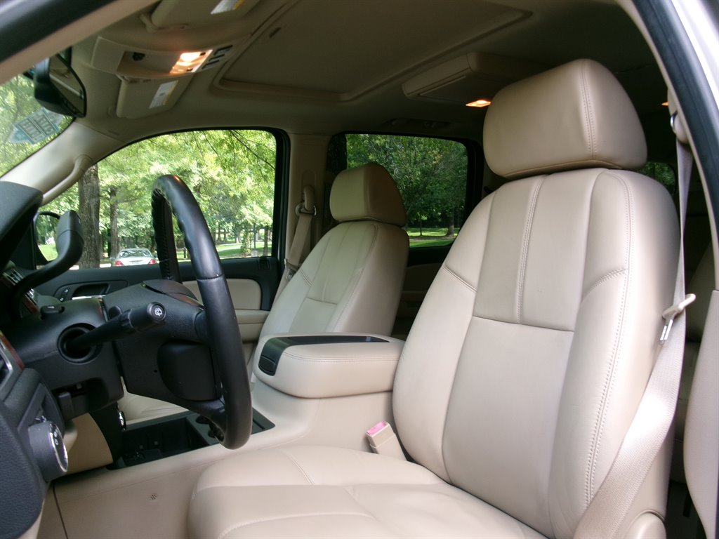 2008 Chevrolet Suburban - $21,995