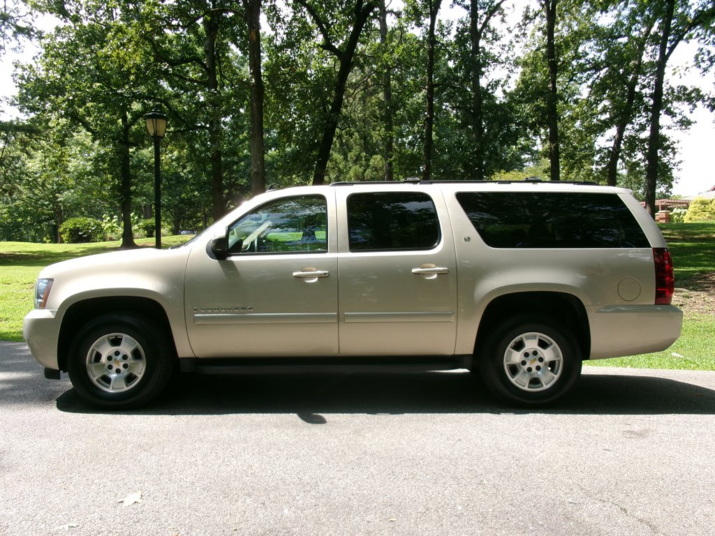 2008 Chevrolet Suburban - $21,995
