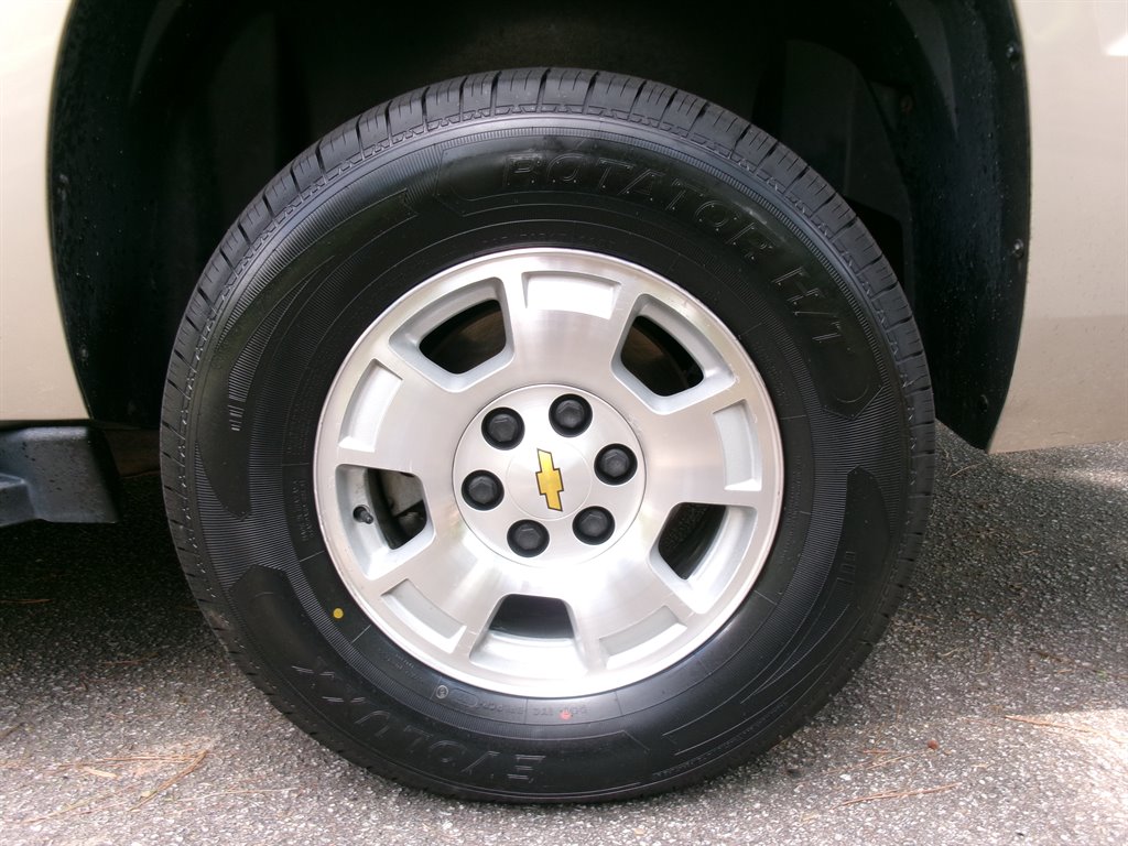 2008 Chevrolet Suburban - $21,995
