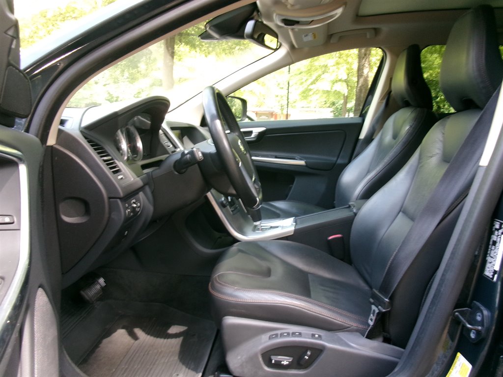 2012 Volvo XC60 - $9,995