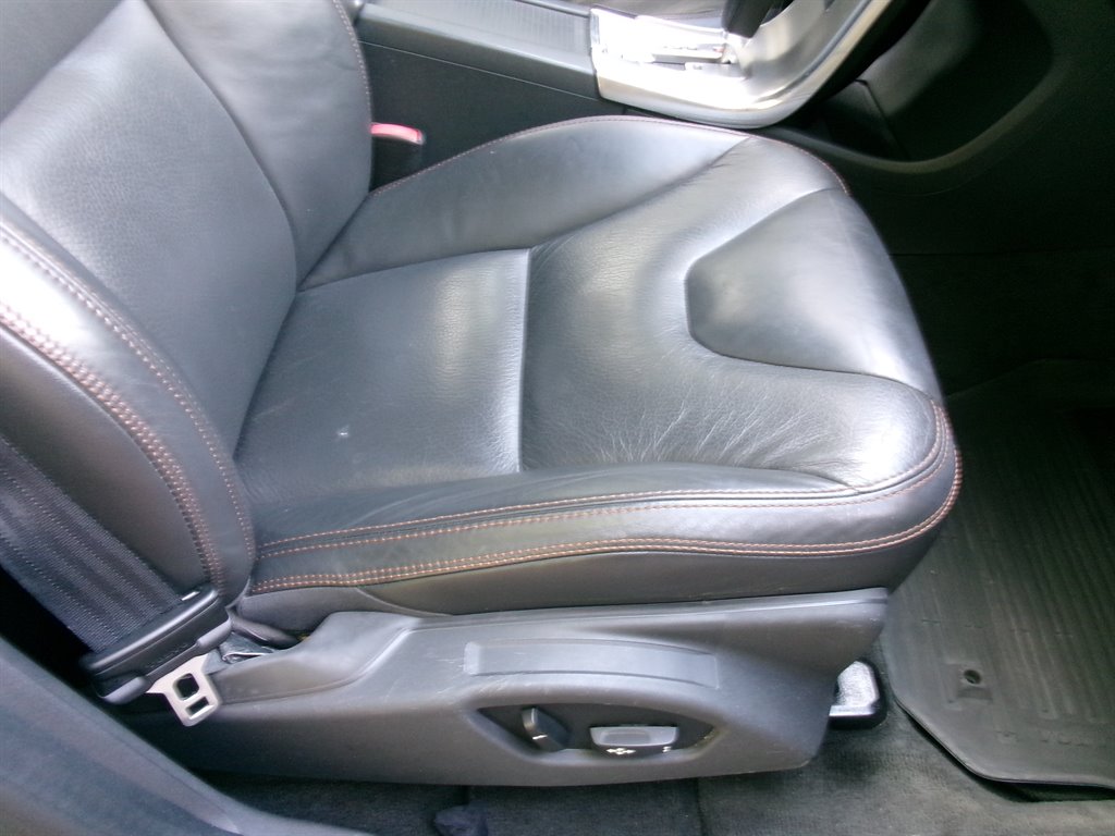 2012 Volvo XC60 - $9,995