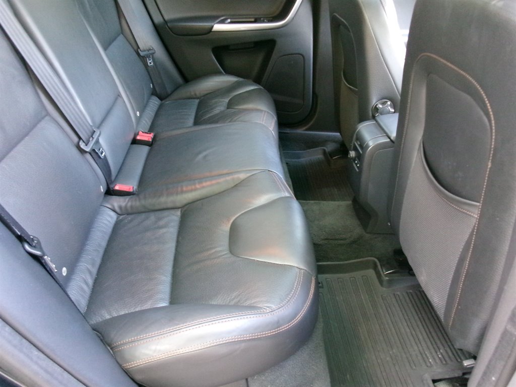2012 Volvo XC60 - $9,995