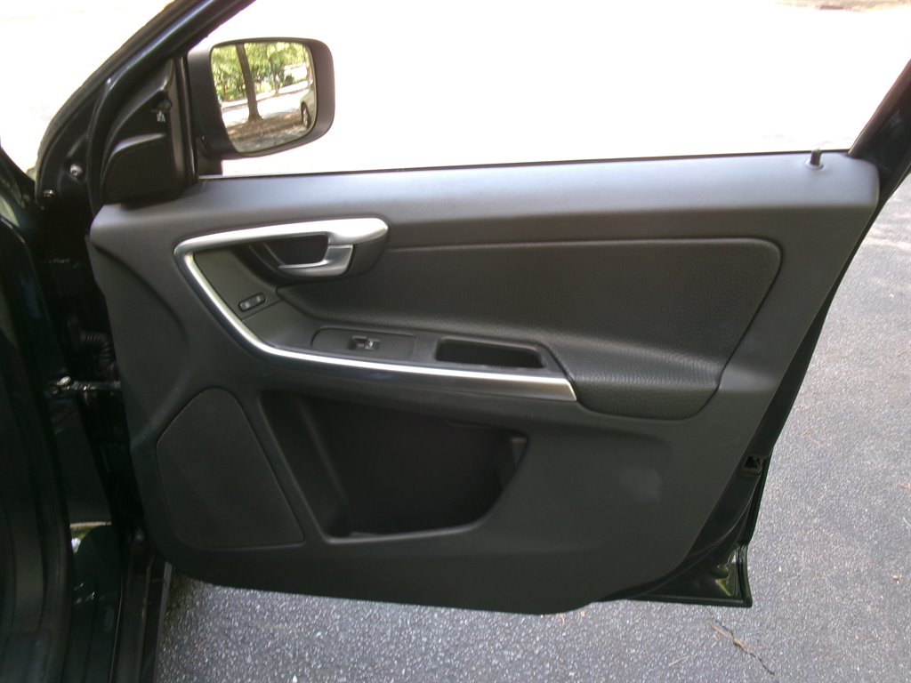 2012 Volvo XC60 - $9,995