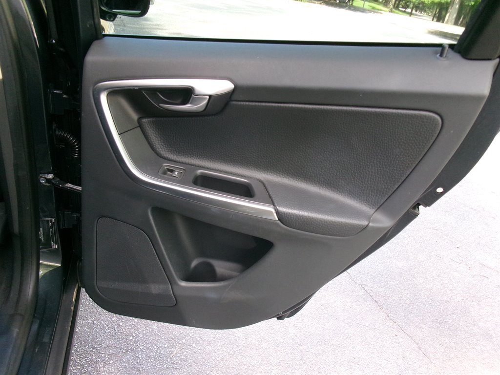 2012 Volvo XC60 - $9,995
