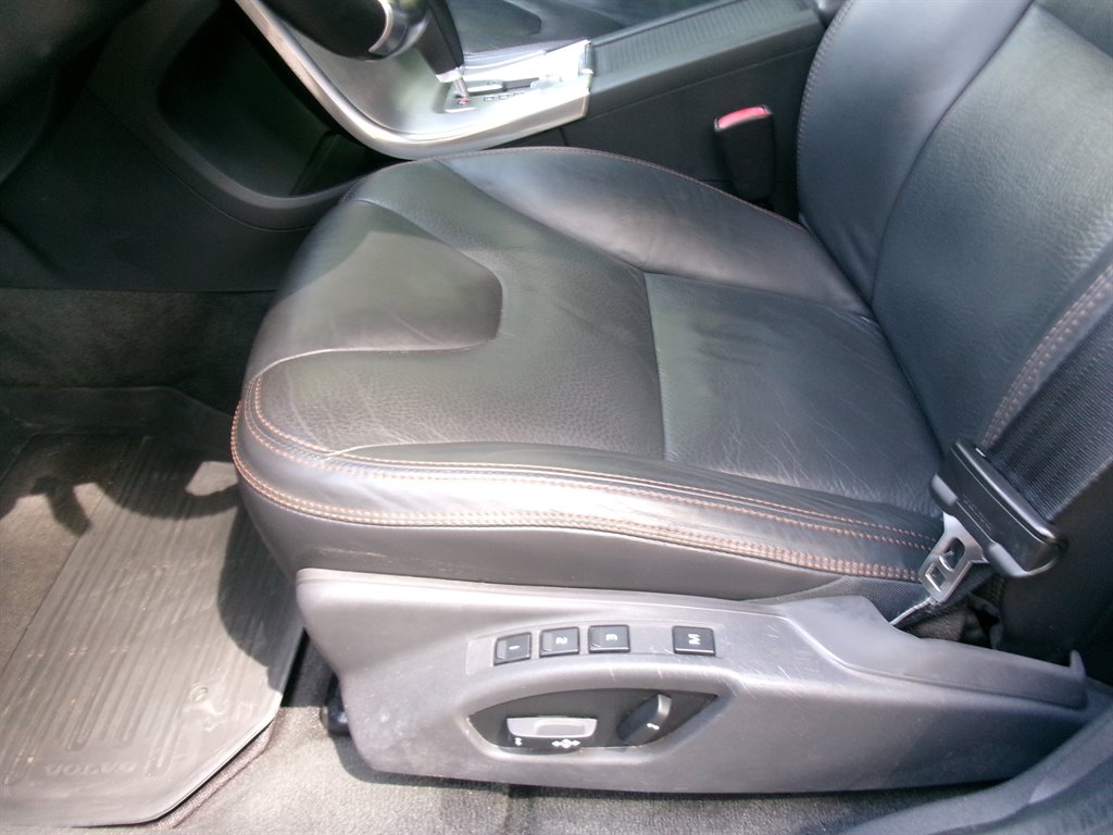 2012 Volvo XC60 - $9,995
