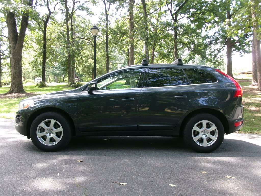 2012 Volvo XC60 - $9,995