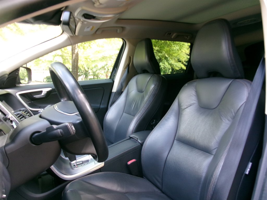 2012 Volvo XC60 - $9,995
