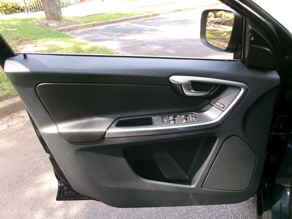 2012 Volvo XC60 - $9,995
