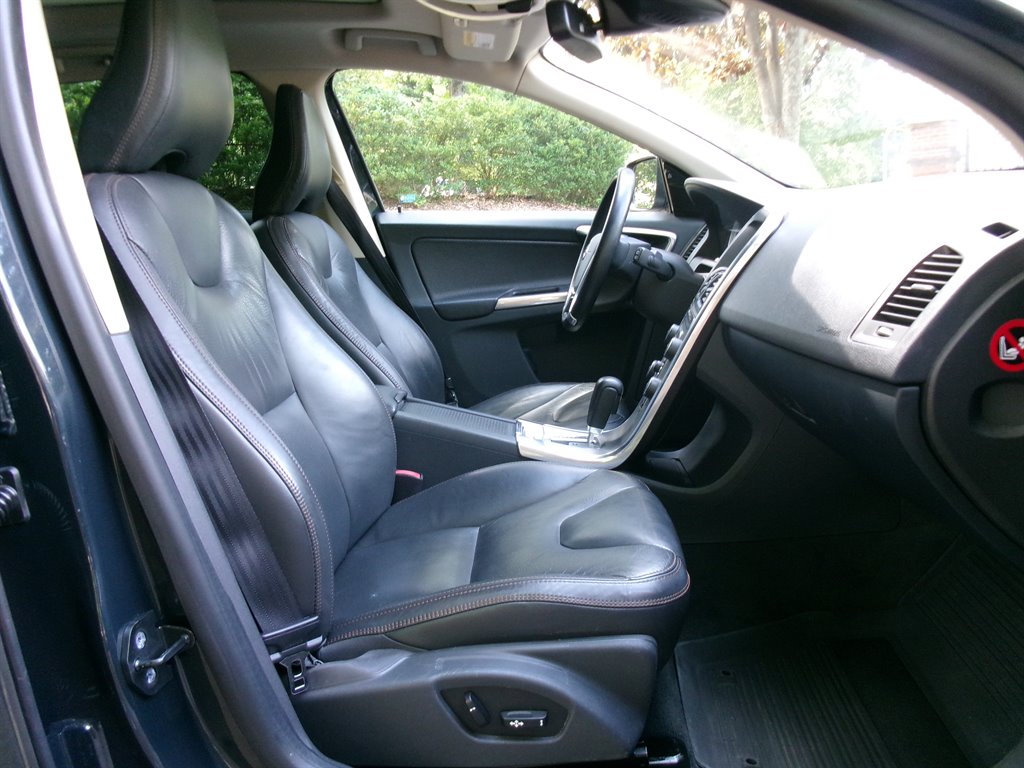 2012 Volvo XC60 - $9,995