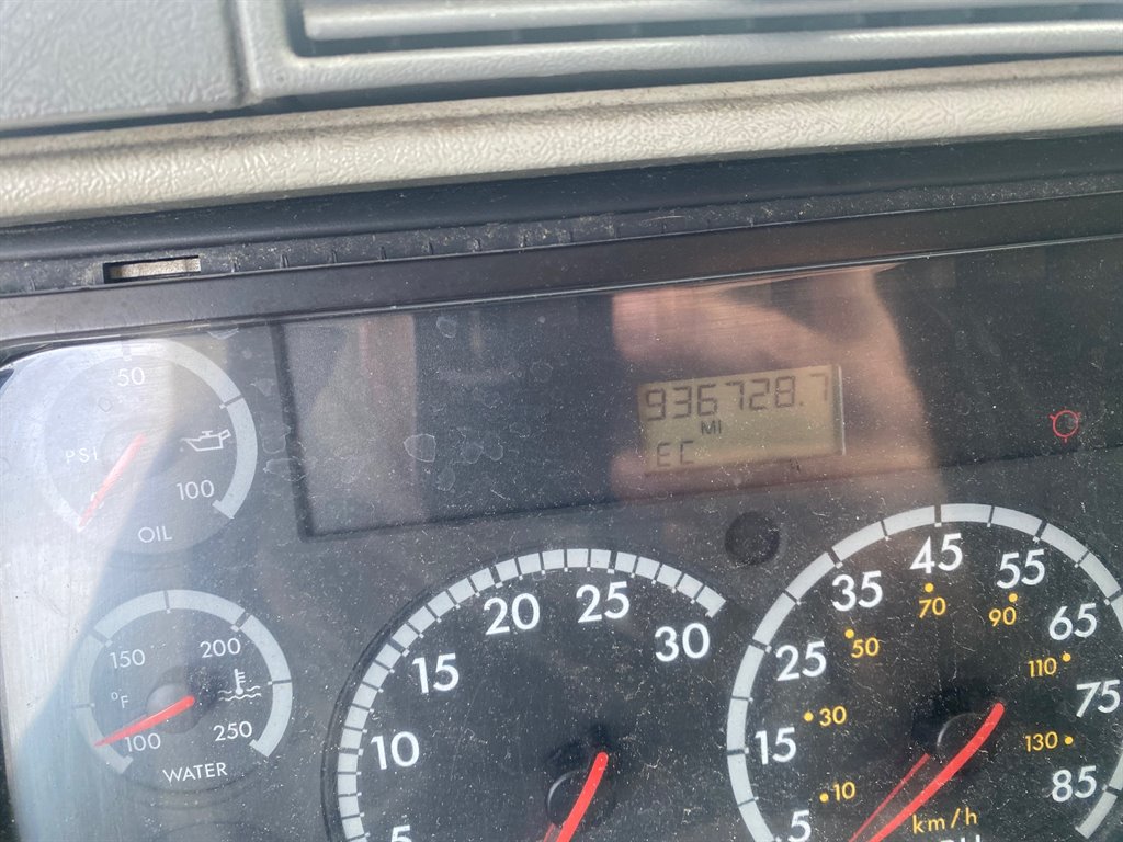 2004 Freightliner Columbia - $18,995