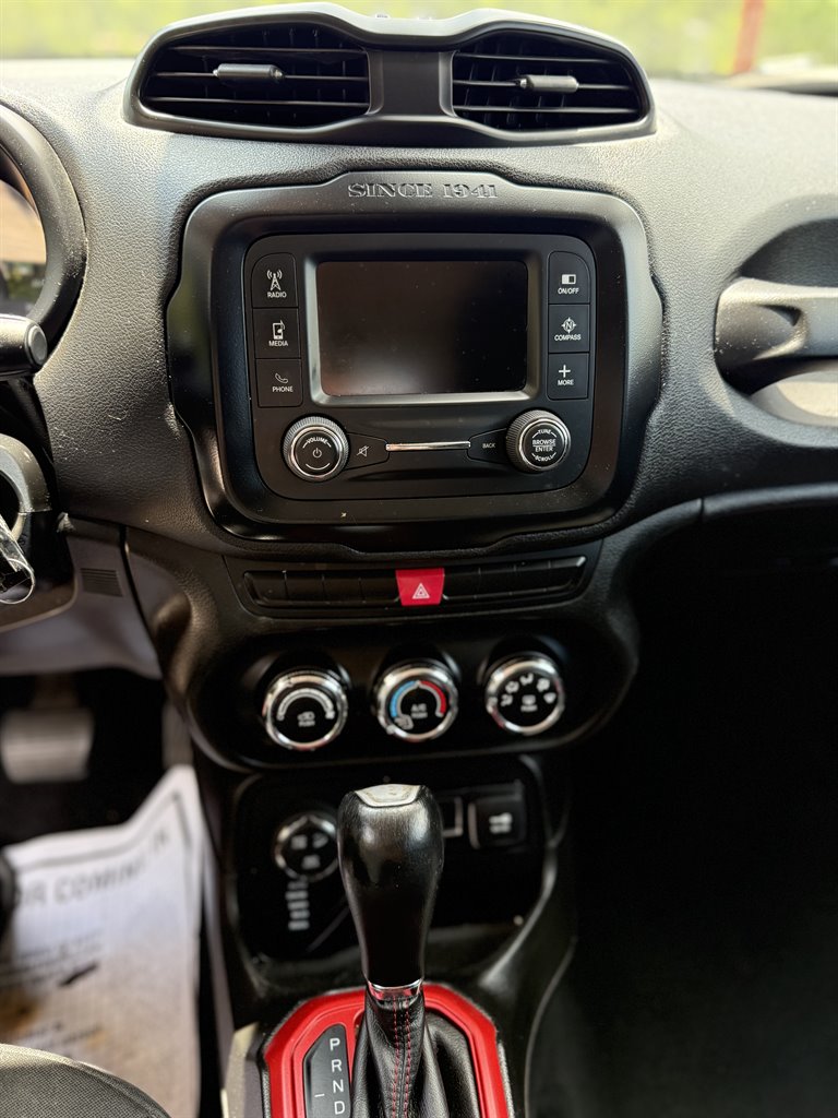 2015 Jeep Renegade Trailhawk photo
