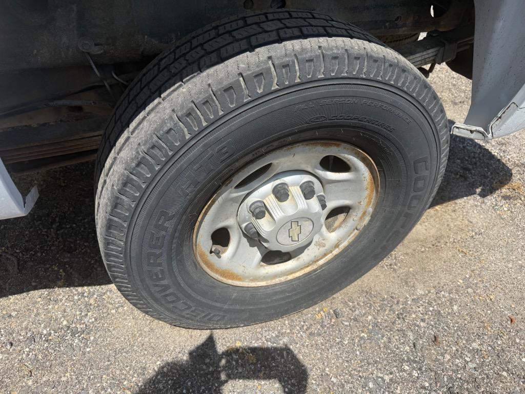 2009 Chevrolet Silverado - $8,900