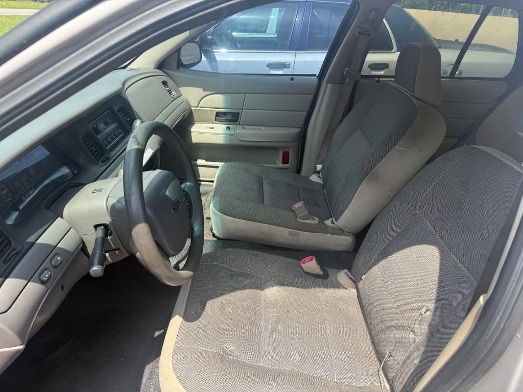 2010 Ford Crown Victoria - $7,950