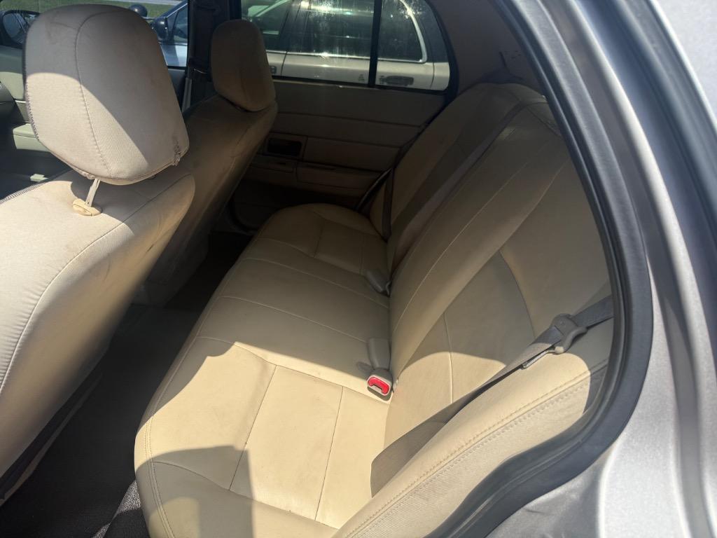 2010 Ford Crown Victoria - $7,950