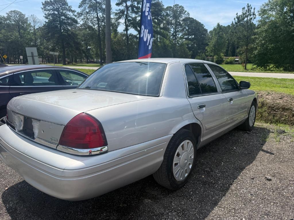 2010 Ford Crown Victoria - $7,950