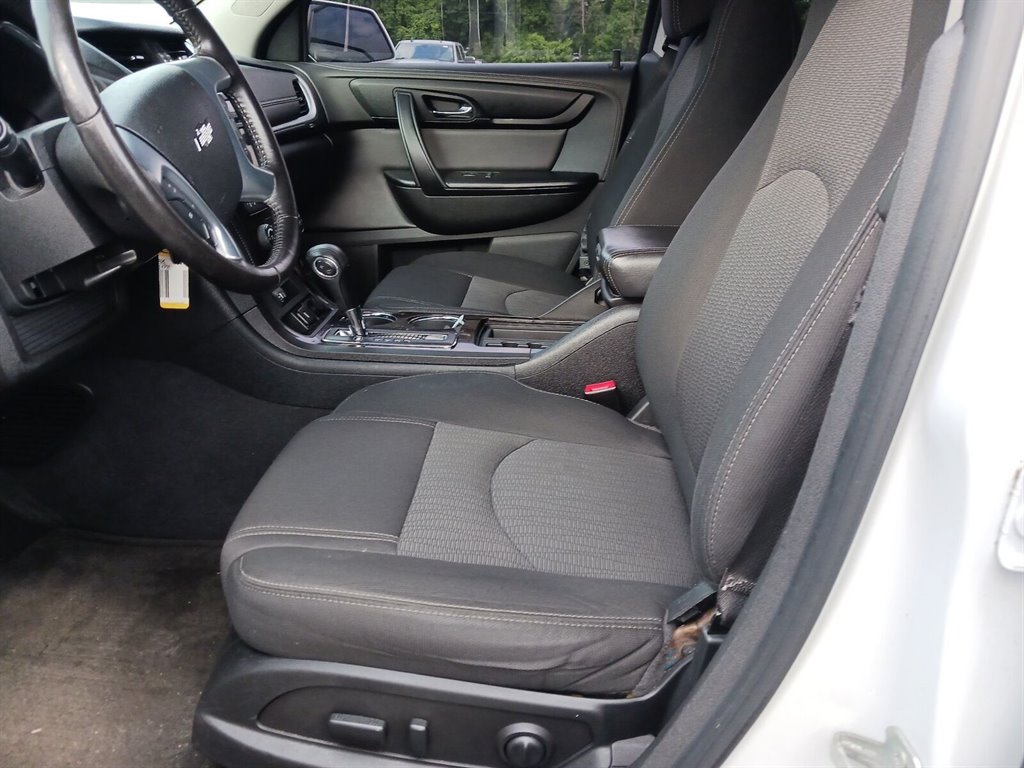 2017 Chevrolet Traverse LT photo
